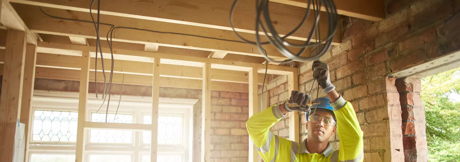 The-Difference-Between-Electrical-Contractors-and-Electricians